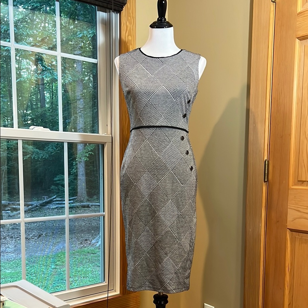 Enfocus Studio Black and Gray Sheath Dress Sleeveless Crew Neck